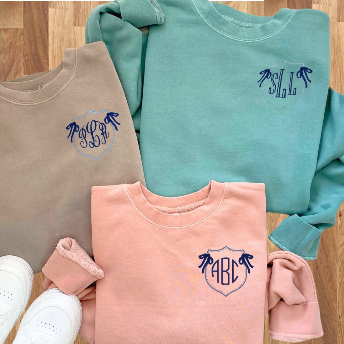 Monogrammed 'Preppy Crest' Cozy Crew - United Monograms