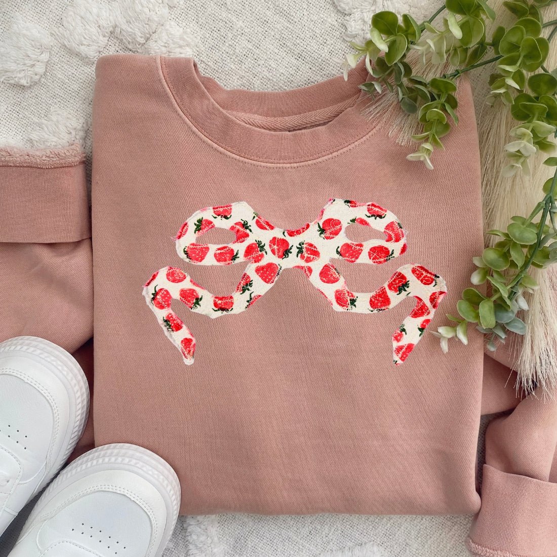 'Strawberry Charm' Appliqué Stitch Cozy Crew - United Monograms